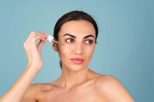 Facial Toner Ultimate Guide: How to Use It - Revlon