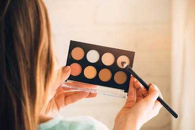 The Dos and Don'ts of Using a Face Highlighting Palette